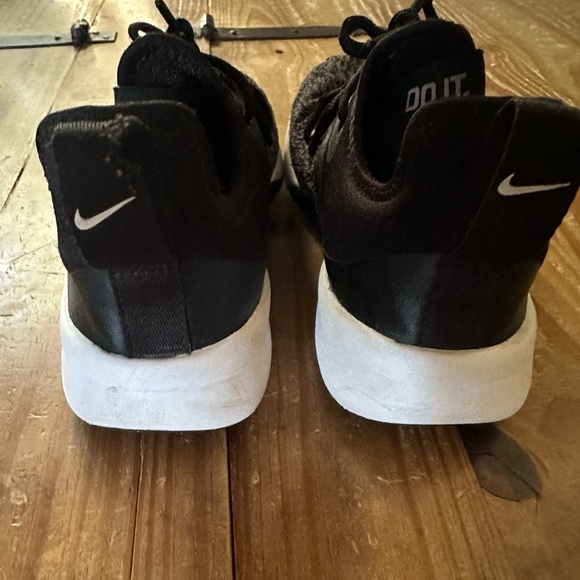 Nike Elite Shoes - Picture 4 of 12